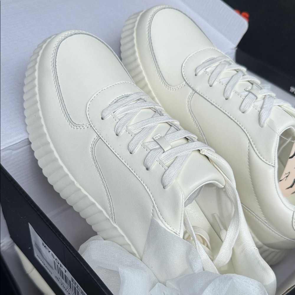 Women’s  White Casual Sneakers - Minimal Athletic Style - Picture 2 of 2